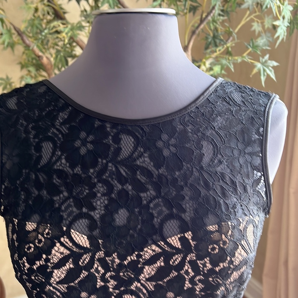 Ladies fun semi formal dress - Picture 4 of 8